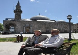 Dadaşlar'dan eğitim sistemine övgü